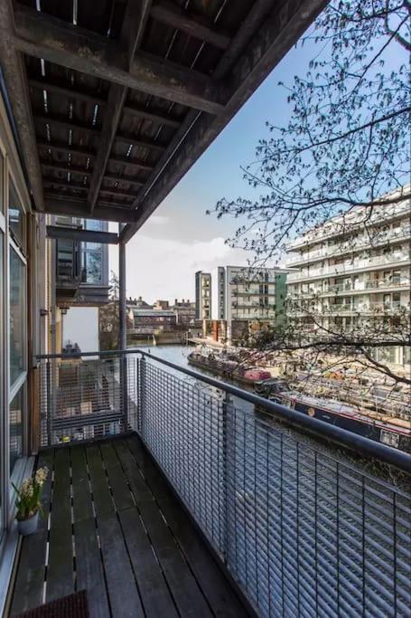 Canal-Side Apartment In Shoreditch Londýn Exteriér fotografie