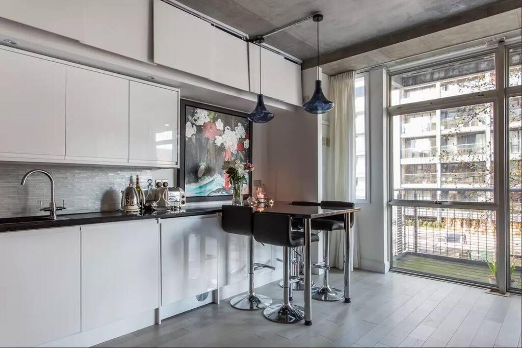 Canal-Side Apartment In Shoreditch Londýn Exteriér fotografie