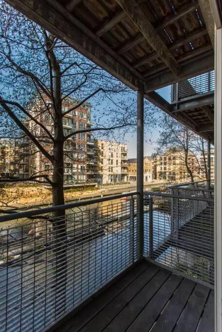 Canal-Side Apartment In Shoreditch Londýn Exteriér fotografie